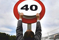 Глава ГИБДД РФ поддержал введение новых штрафов за превышение скорости и выступил за снижение порога с 20 до 10 км/ч.